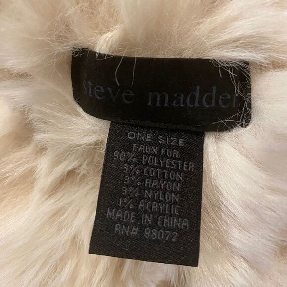 Steve Madden Faux-Fur Plush Infinity Scarf Ivory NWT - Picture 3 of 4
